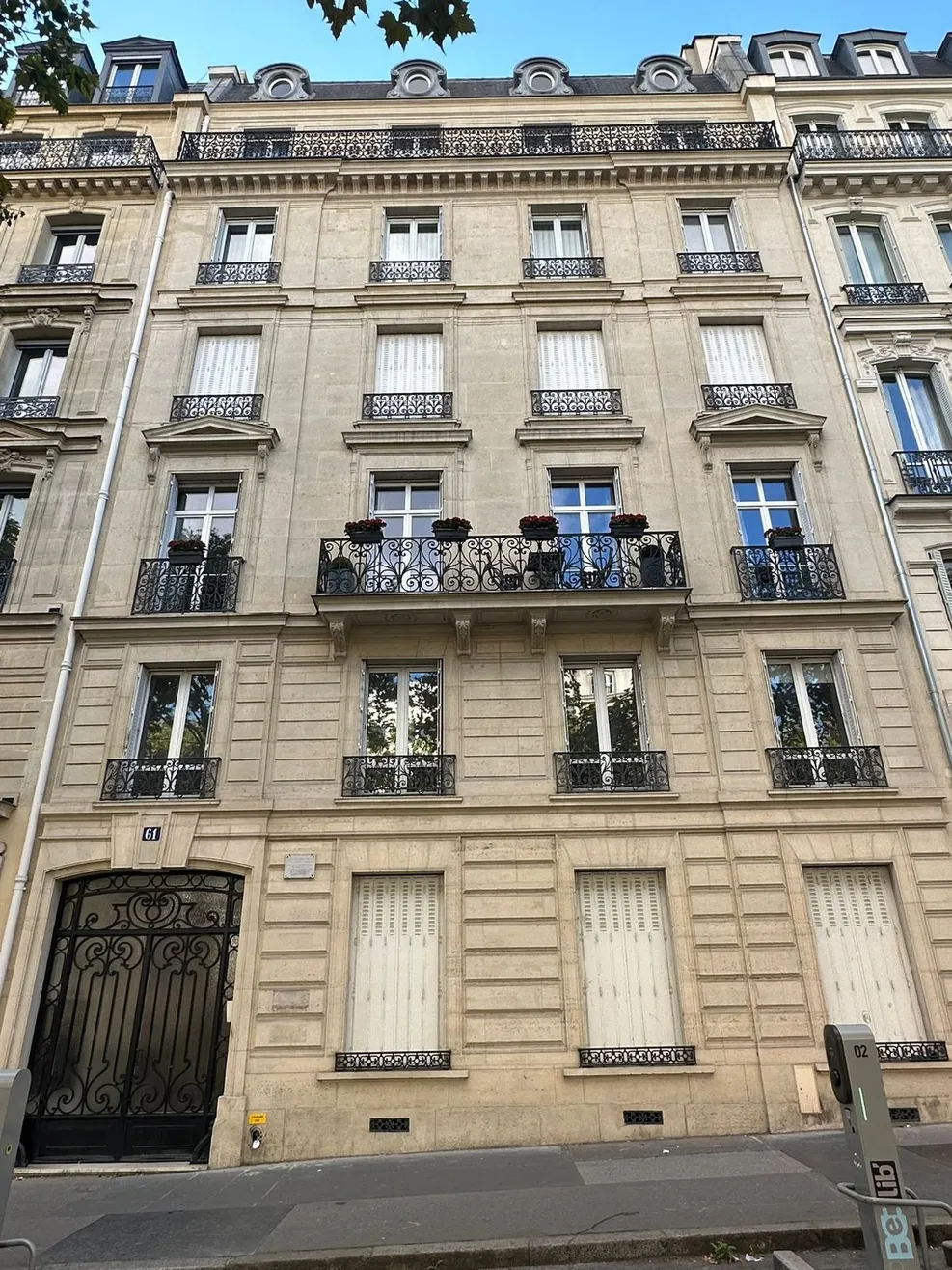 Haussmann building at 61 avenue Marceau, Paris 16th